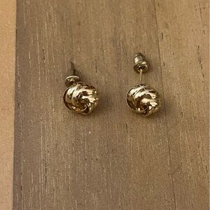 Gold twisty Stud Earrings